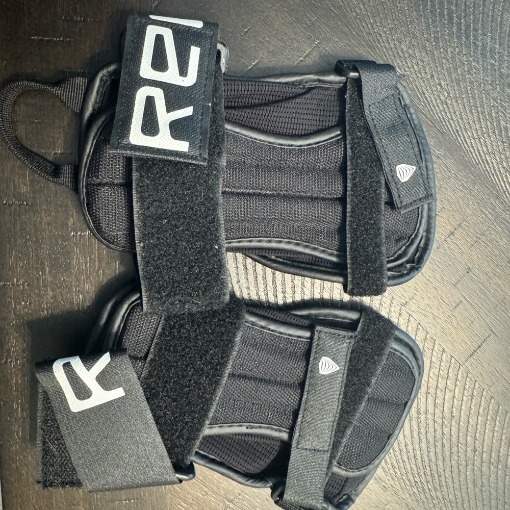 RED Protection Adult Wrist Guards L (Level 2 Protection)